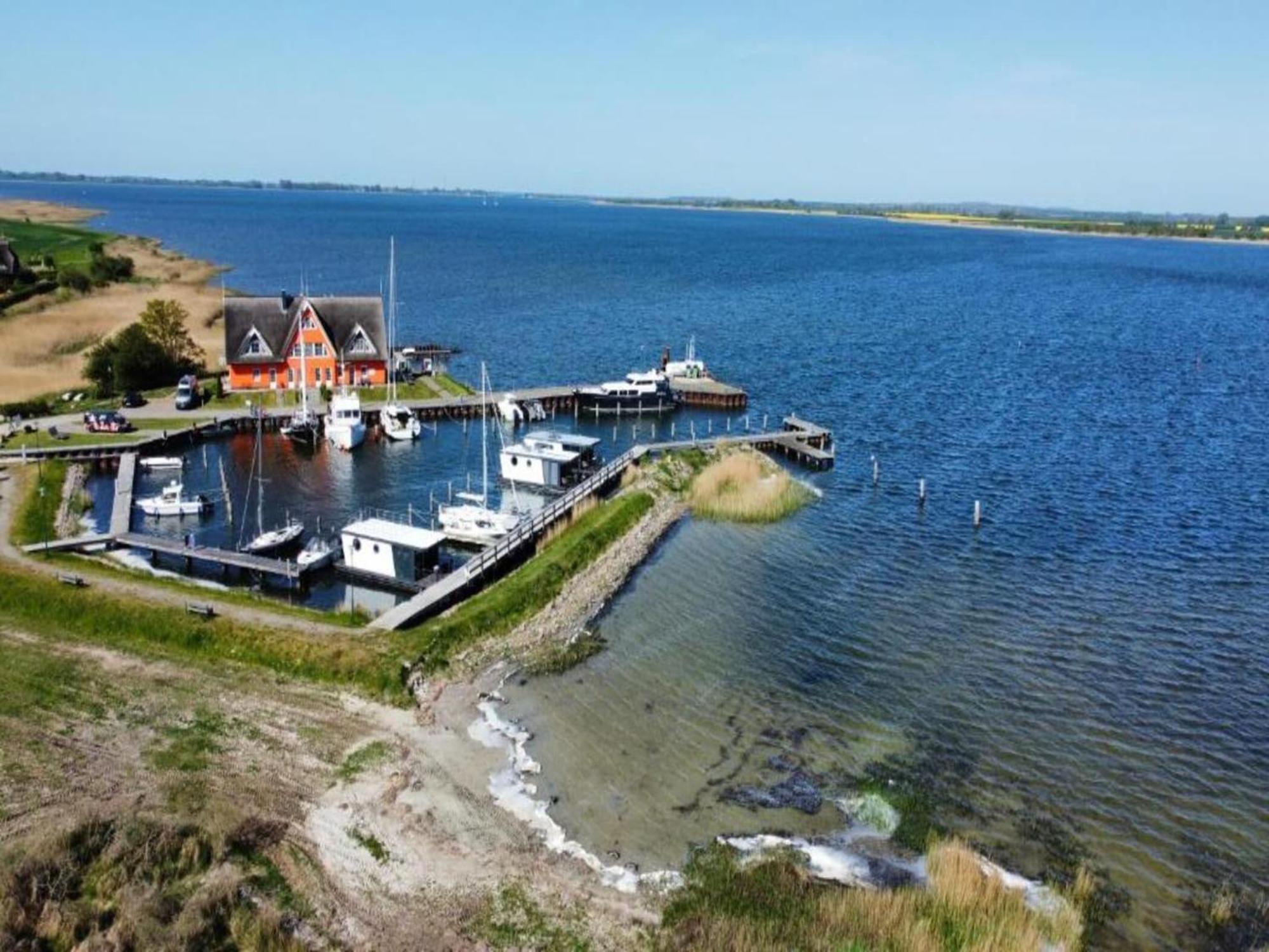 Doppelhaushaelfte Breetzer Boddentraum Im Hafendorf Holiday home Vieregge